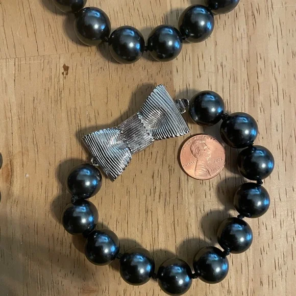 Kate Spade Gray Beaded Necklace and bracelet with Silver Bow - Picture 5 of 8